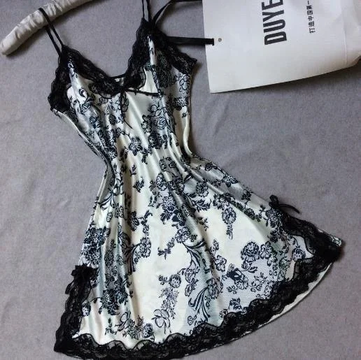 Black Floral / L