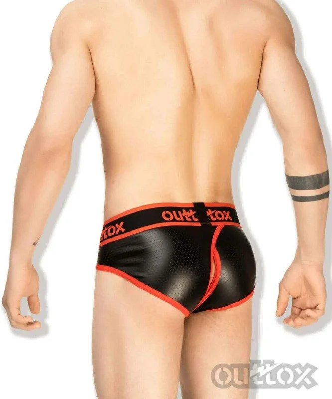 outtox-by-maskulo-brief-wrapped-briefs-leather-look-red-br141-10-13